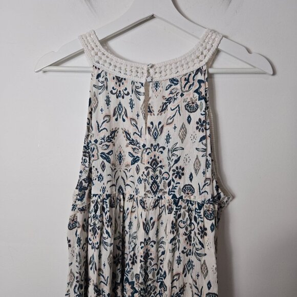 Maurices Size XL Crochet Halter Top Floral High-Neck Sleeveless NEW - Picture 3 of 8